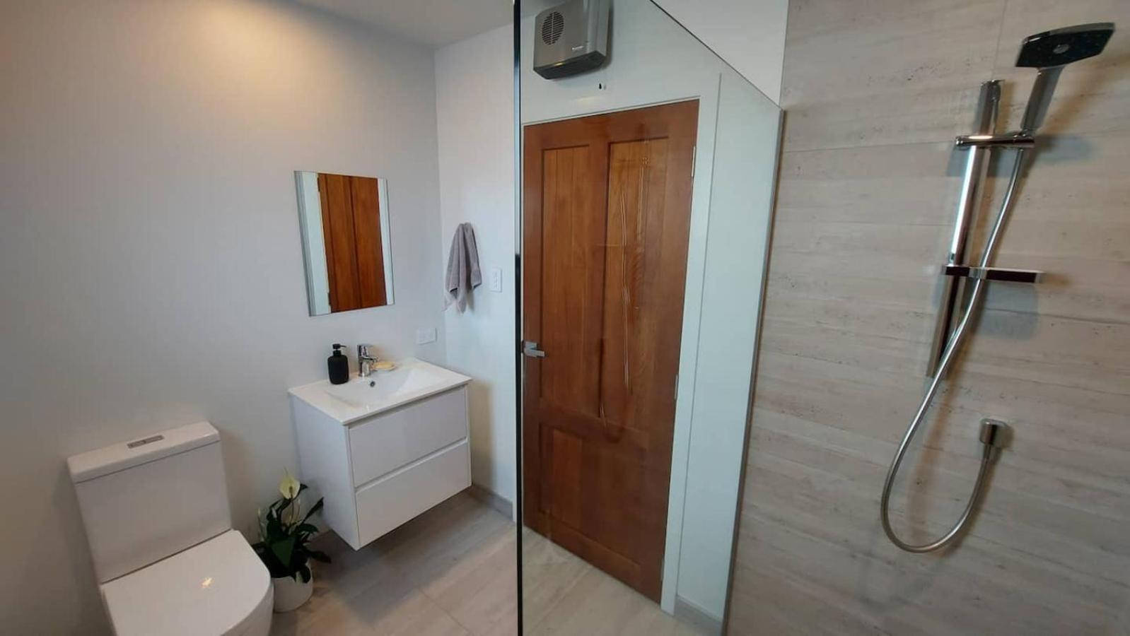 Sleek Suite By The Sand 1-Bedroom Dunedin Eksteriør bilde