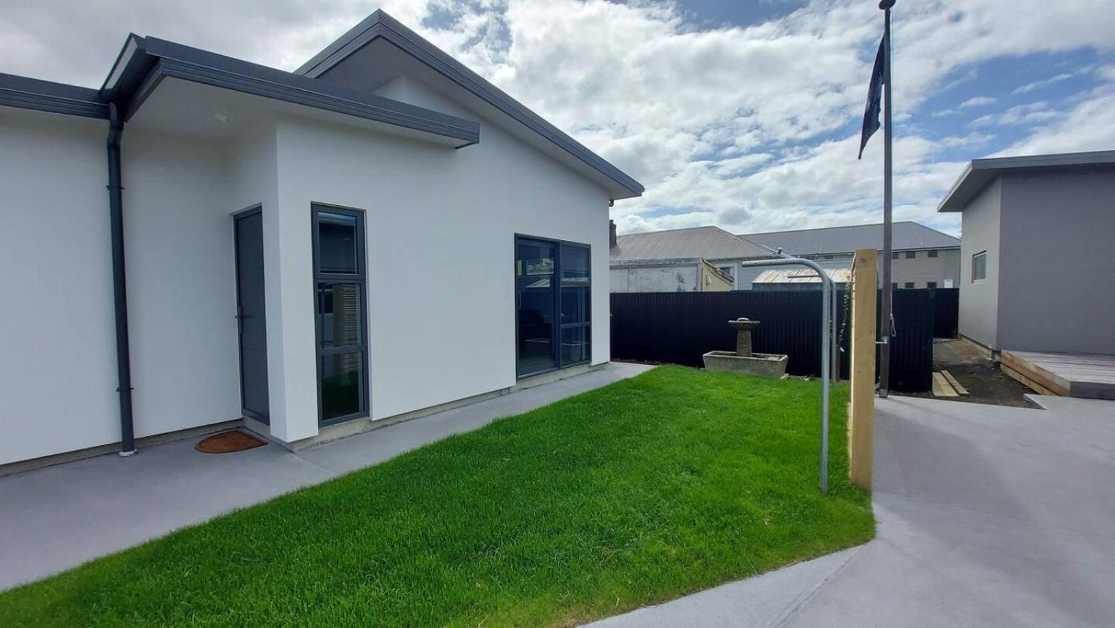 Sleek Suite By The Sand 1-Bedroom Dunedin Eksteriør bilde